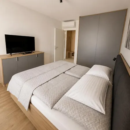 شقة 8-apartman S Terasou Nad Mestom - Atrium Living كَشّا