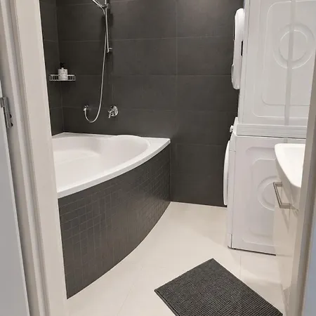 8-apartman S Terasou Nad Mestom - Atrium Living شقة